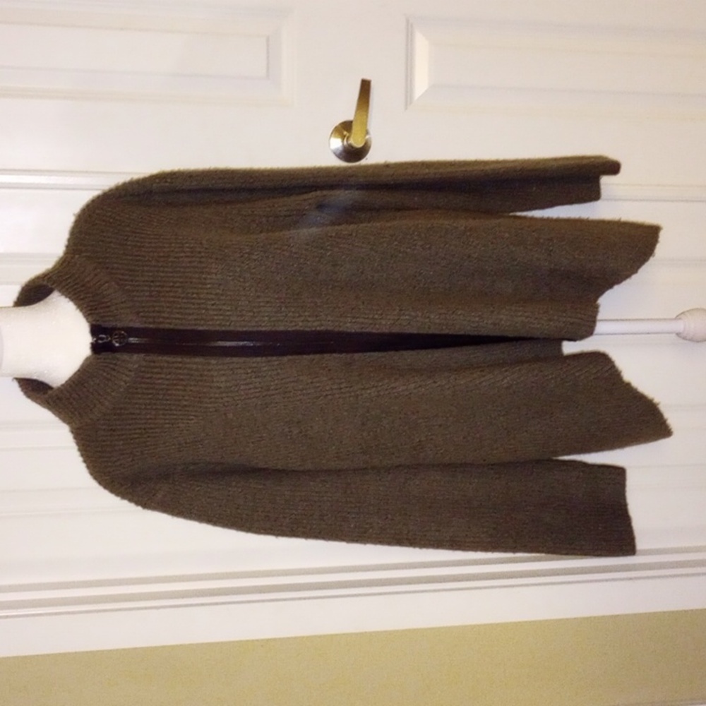 Women's olive green ribbed zip up sweater / XL